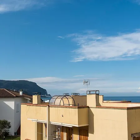 Trilo A Con Terrazza Panoramica Lägenhet